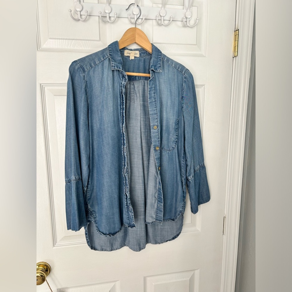 Cloth and Stone collared button up lightweight denim colored shirt size small - Picture 8 of 8